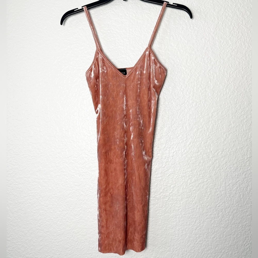 Aria Pink Velvet Dress